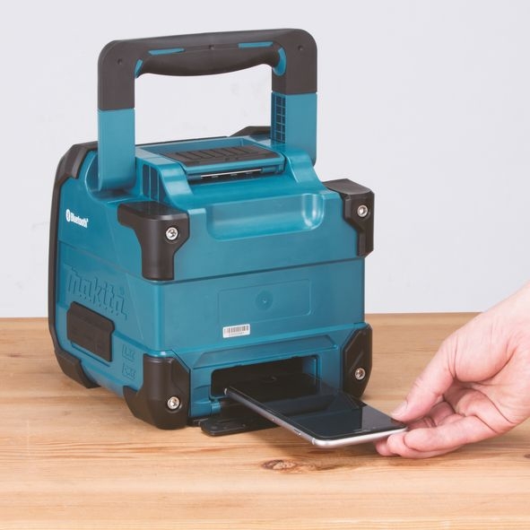 Аккумуляторный проигрыватель (bluetooth колонка) Makita DMR200