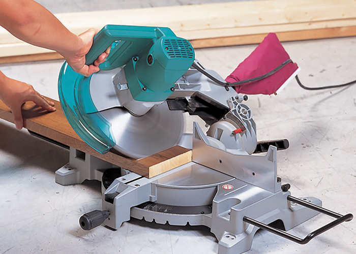 Торцовочная пила Makita LS1221