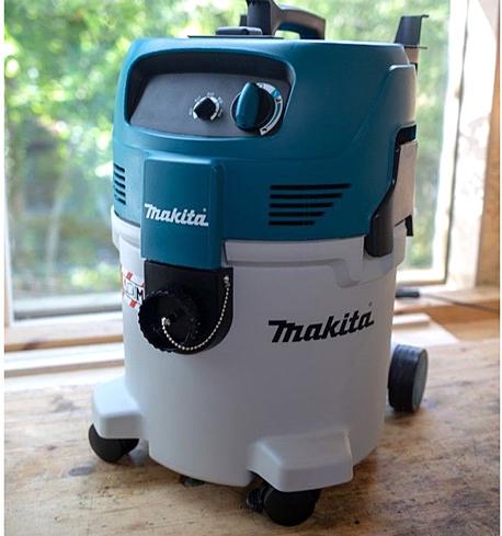 Универсальный пылесос Makita VC3012M