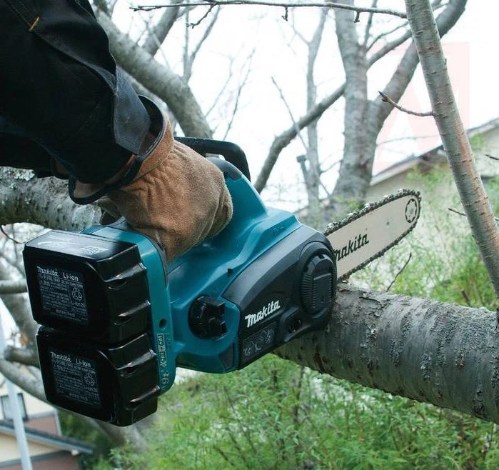 Аккумуляторная цепная пила Makita DUC252Z