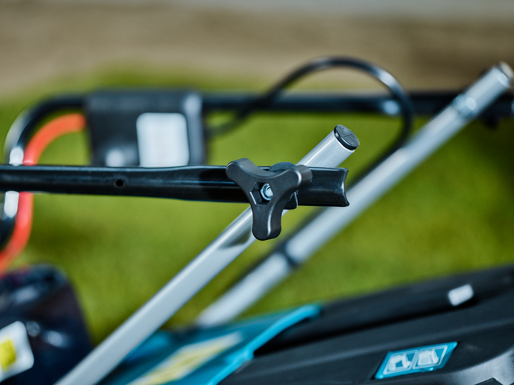 Аккумуляторная газонокосилка Makita DLM380Z