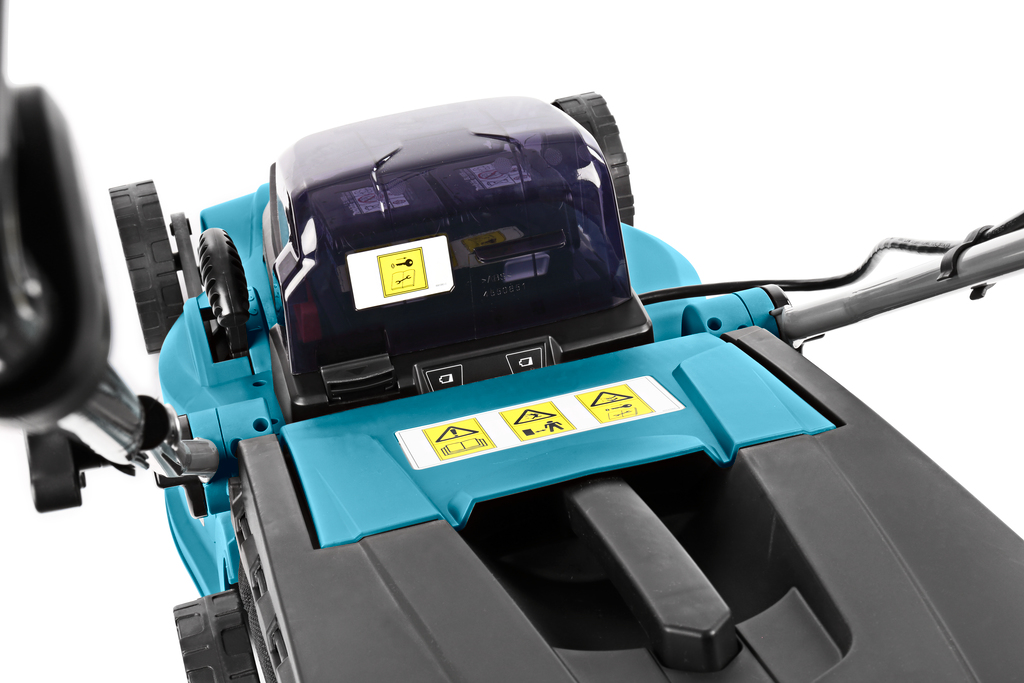 Аккумуляторная газонокосилка Makita DLM380Z