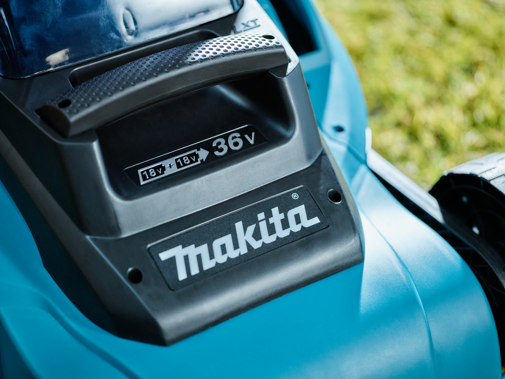 Аккумуляторная газонокосилка Makita DLM380PM2