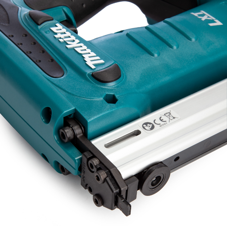 Аккумуляторный степлер Makita DST221Z