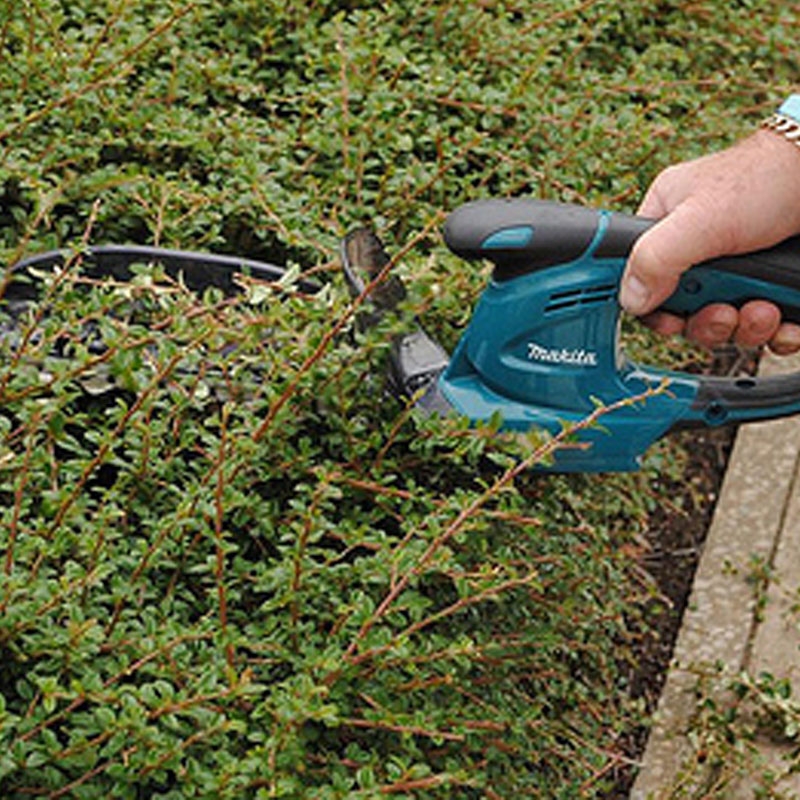 Аккумуляторные ножницы для травы и кустарников Makita UH200DZ