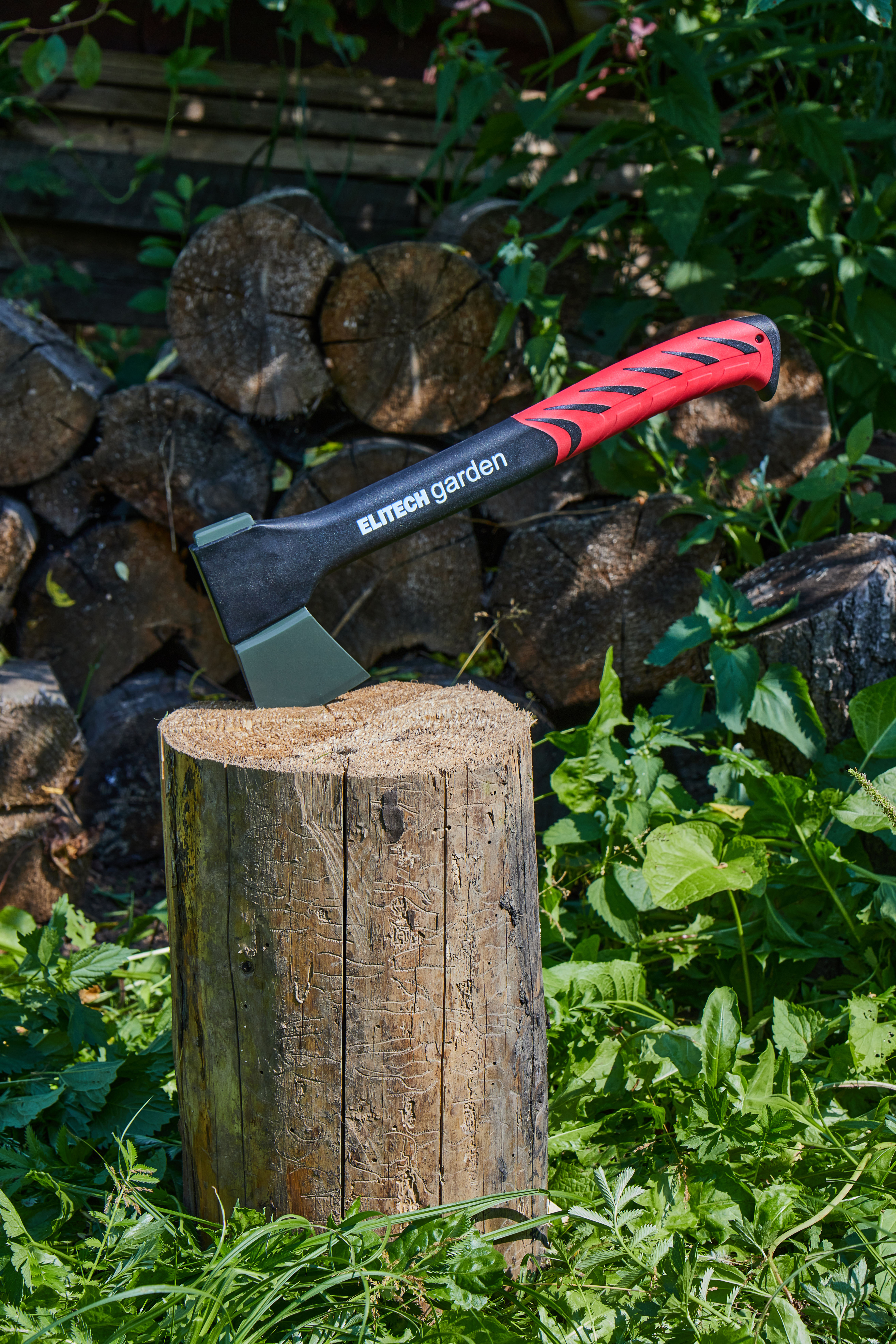 Топор универсальный 640 грамм