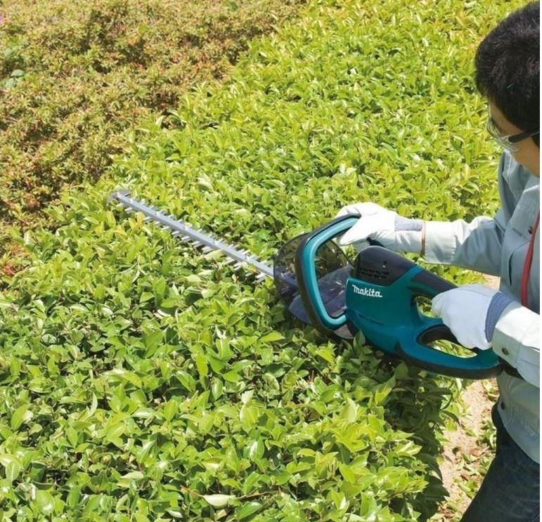 Электрический кусторез Makita UH5570