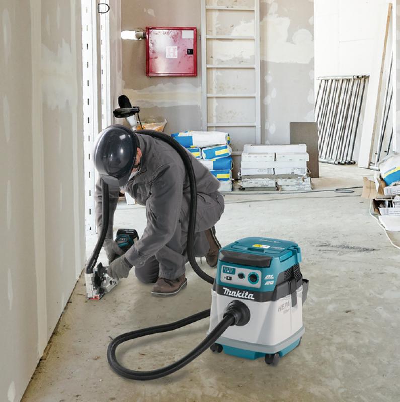 Аккумуляторный пылесос Makita DVC154LZ