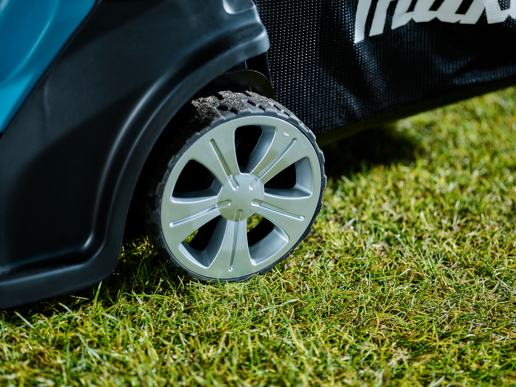 Аккумуляторная газонокосилка Makita DLM431Z