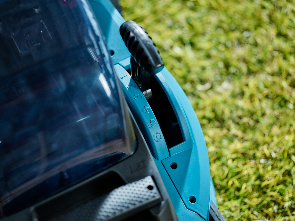 Аккумуляторная газонокосилка Makita DLM380PM2