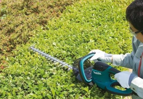 Электрический кусторез Makita UH4861