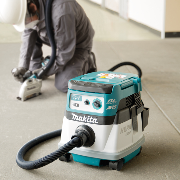 Аккумуляторный пылесос Makita DVC864LZ