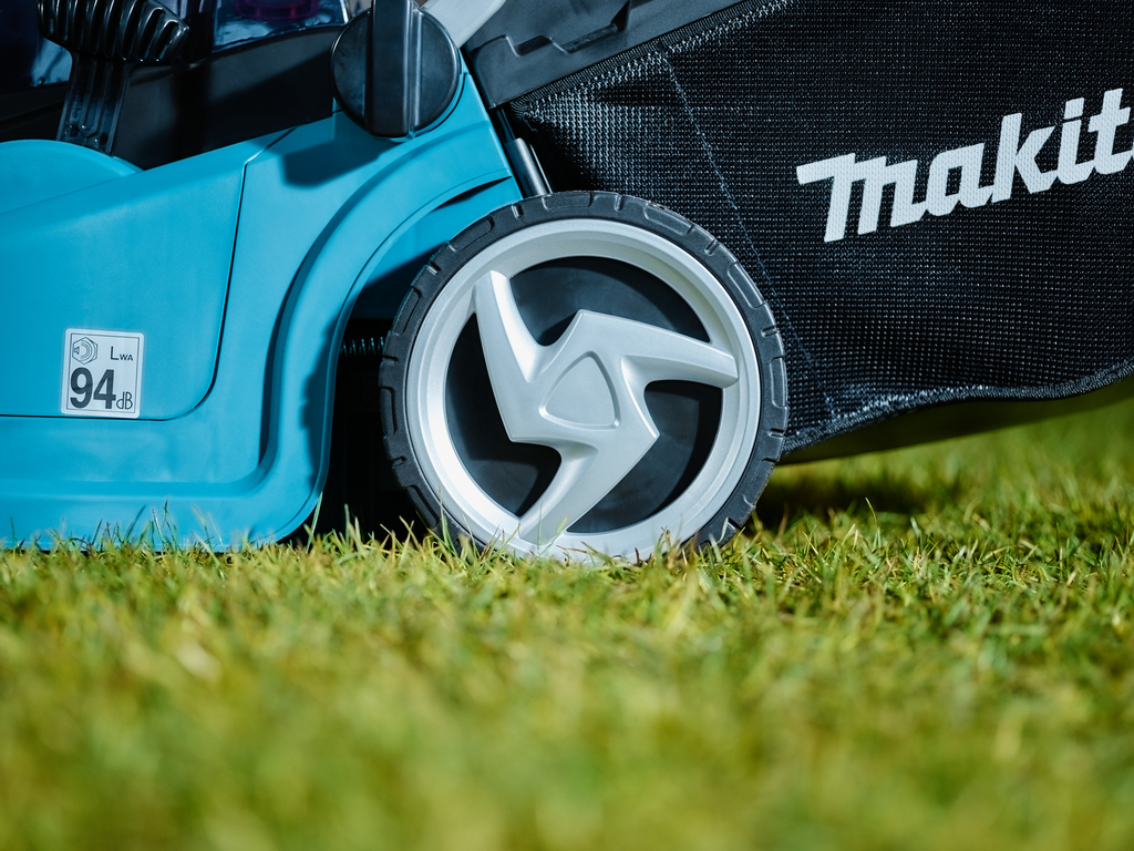 Аккумуляторная газонокосилка Makita DLM380Z