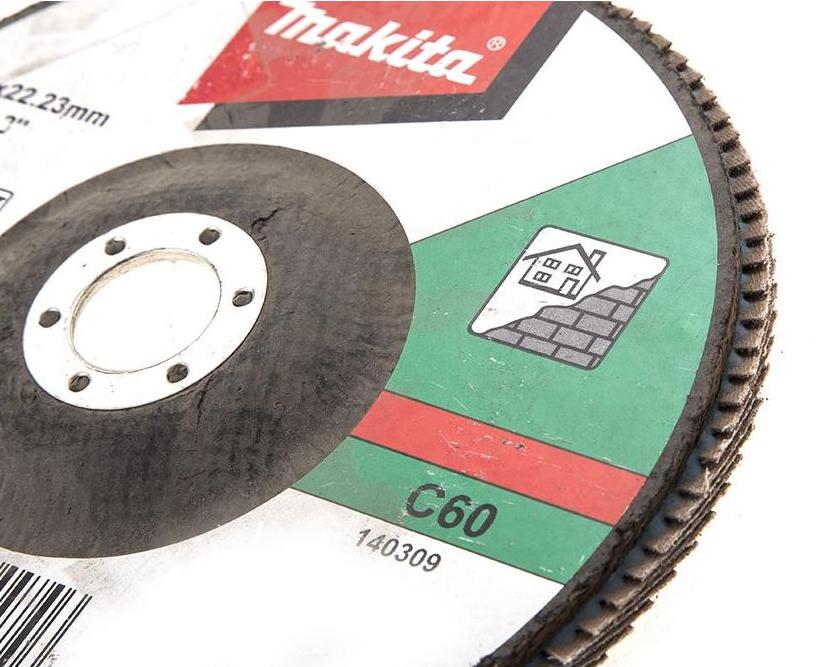 Лепестковый шлифовальный диск C60, 180 мм, стекловолокно, плоский Makita D-28145